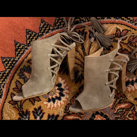 Banana Republic~Sexy SuedeLeather Gladiator Heels~ - Picture 8 of 8